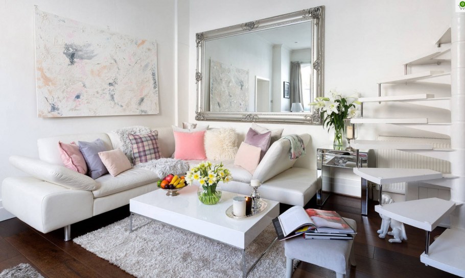 Диван в белой гостиной