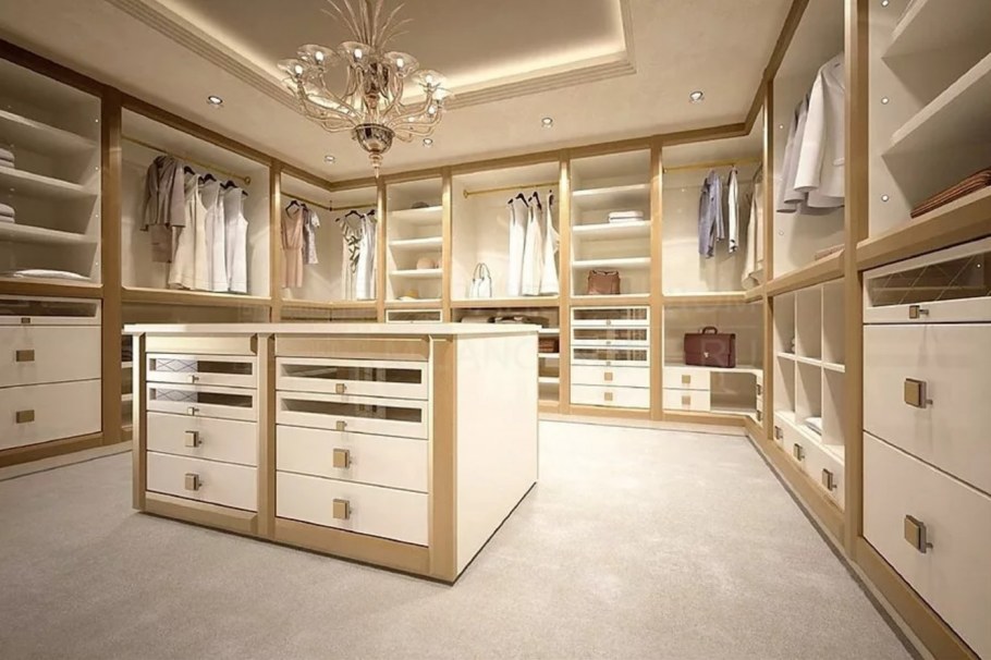 Светлая гардеробная