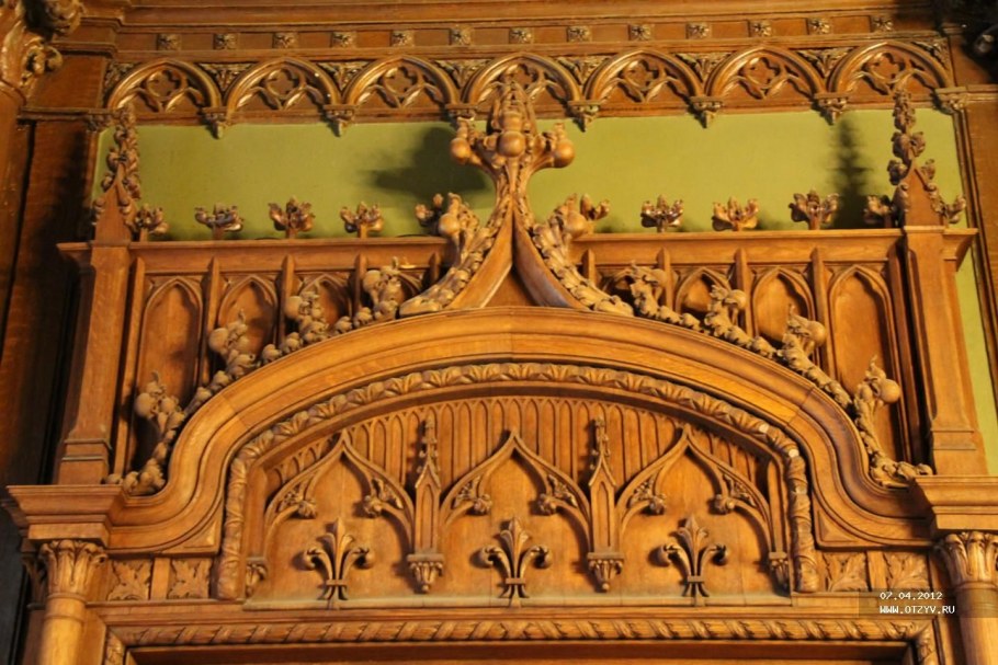Готическая резьба по дереву