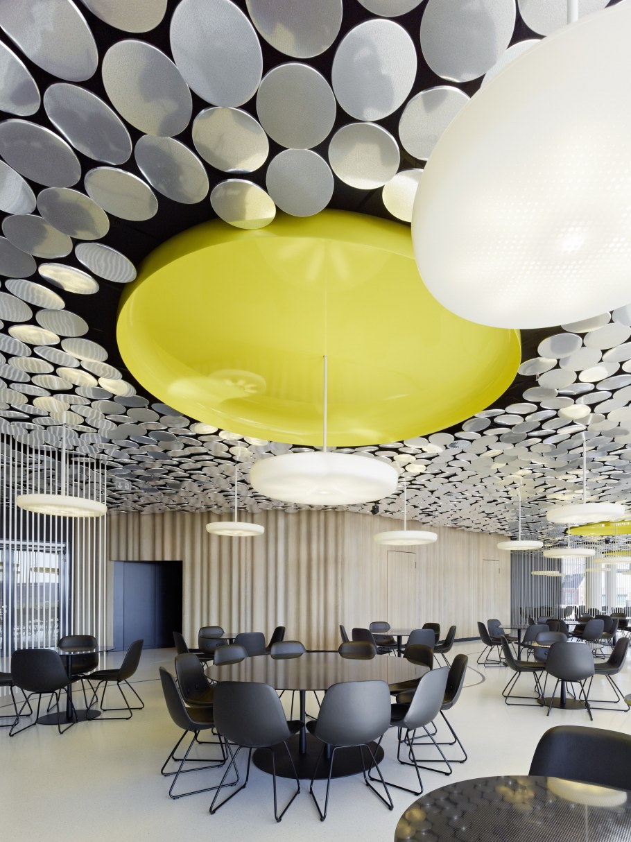 Удивительные книжные инсталляции