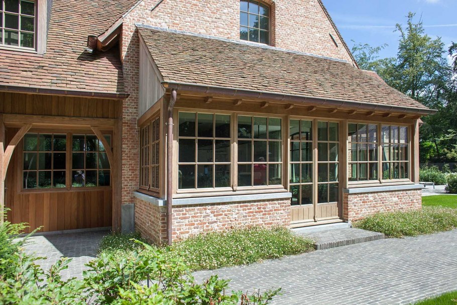 Кирпичная веранда пристроенная к дому