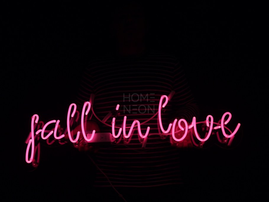 Неоновые надписи