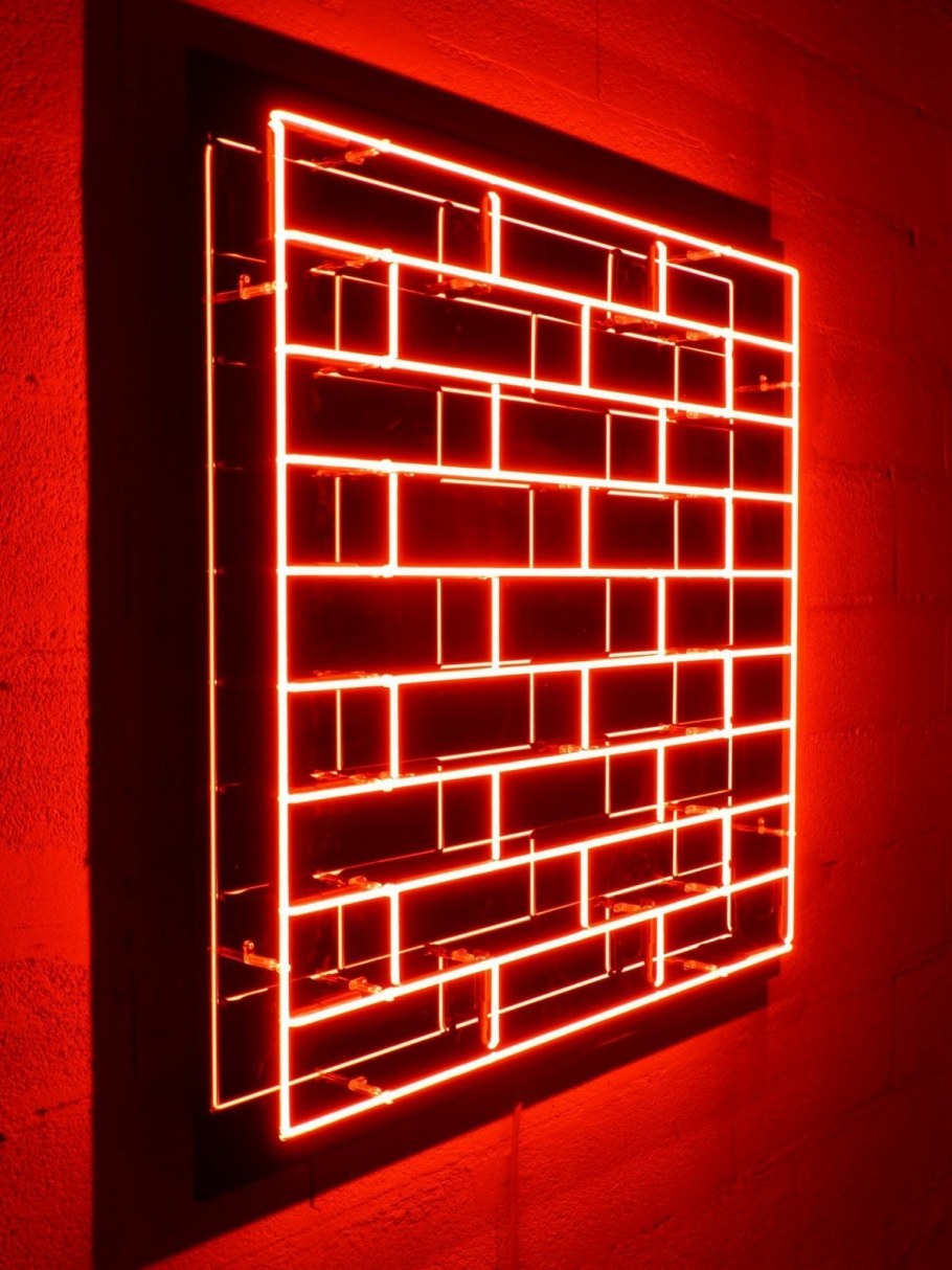 Подсветка стены