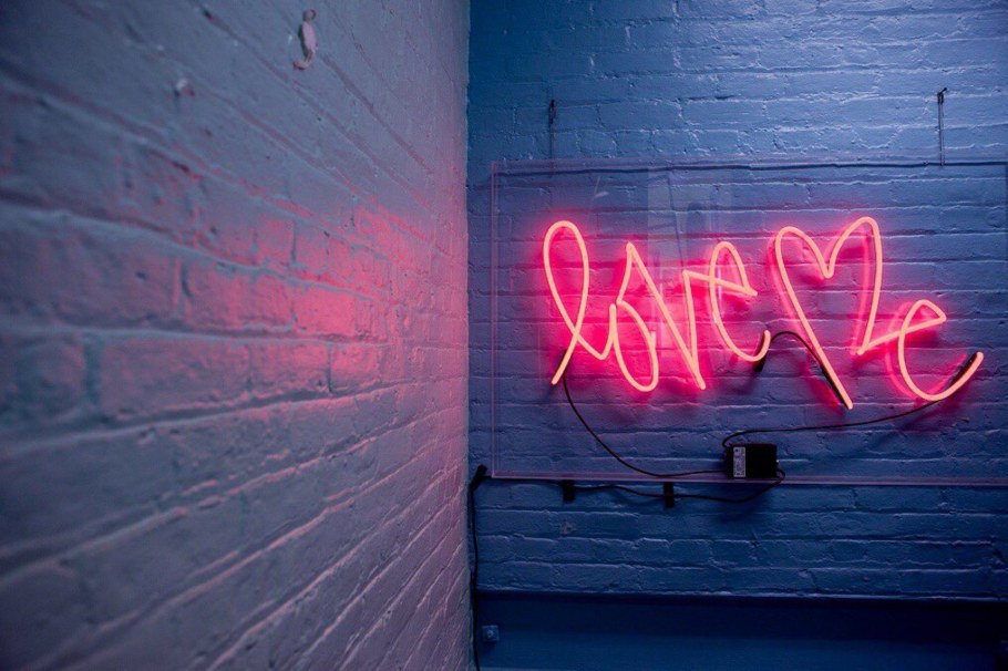 Неоновые надписи