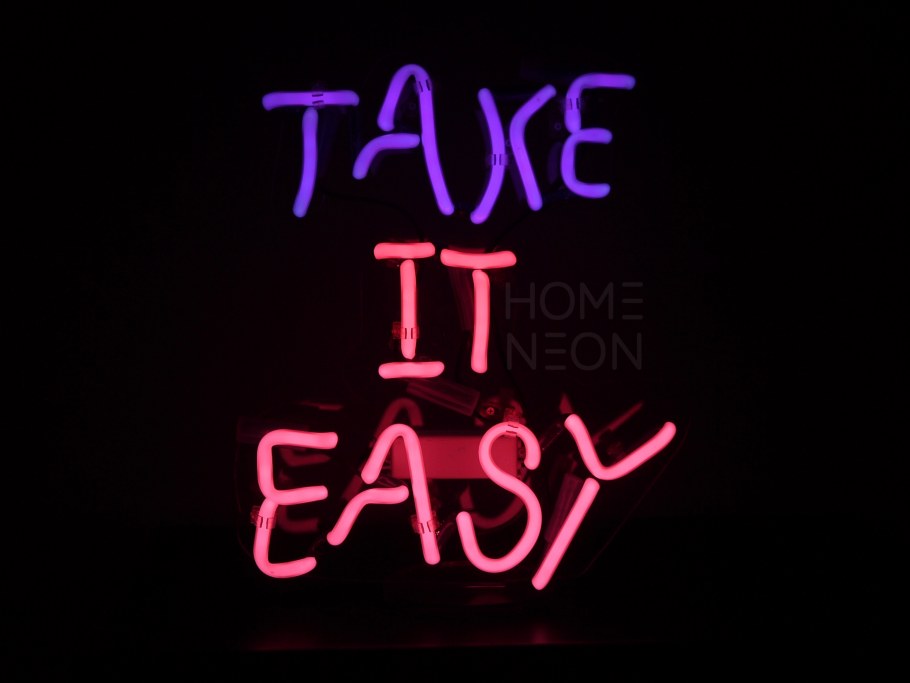 Неоновые надписи на стену