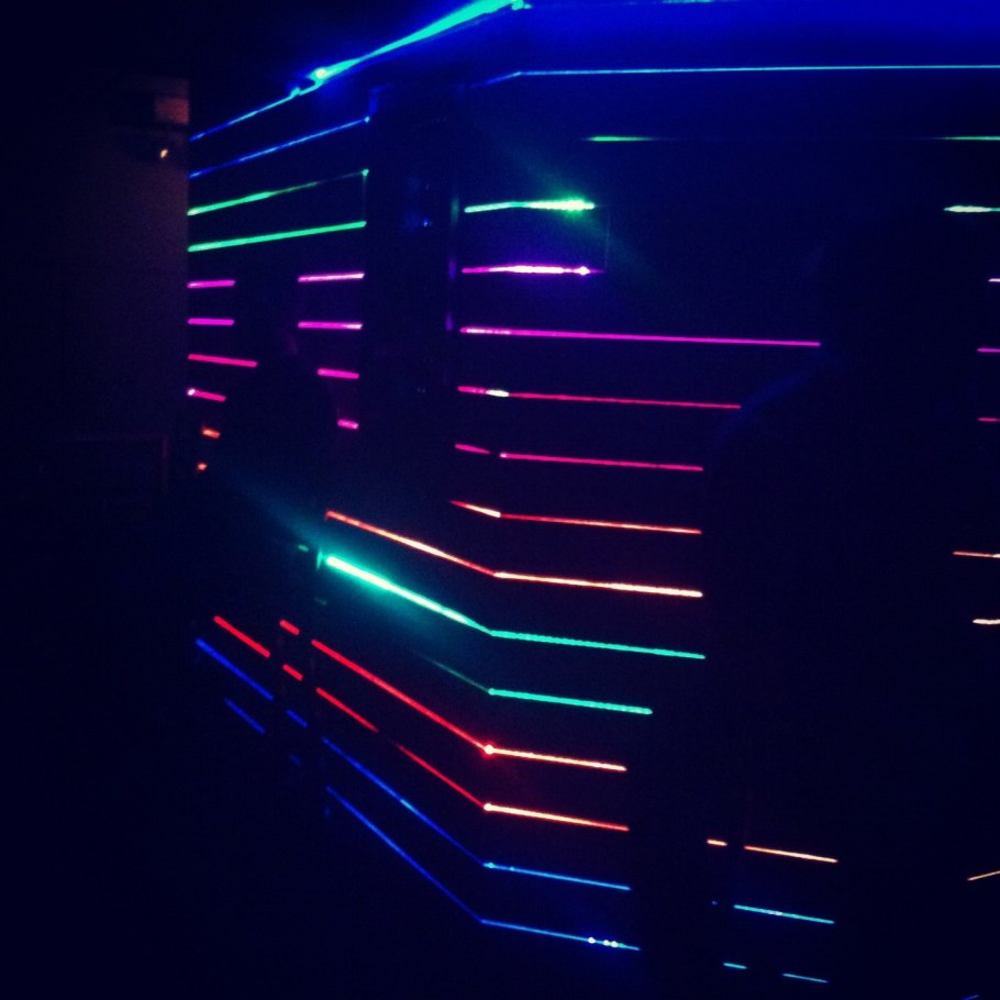 Комната неон