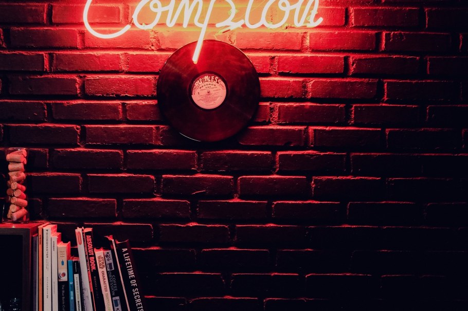 Неоновый кирпич