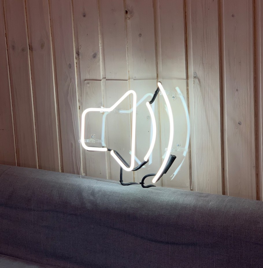 Неон на стену в комнату