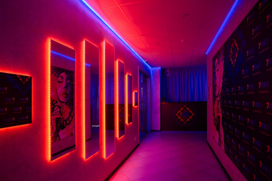 Стена клуба