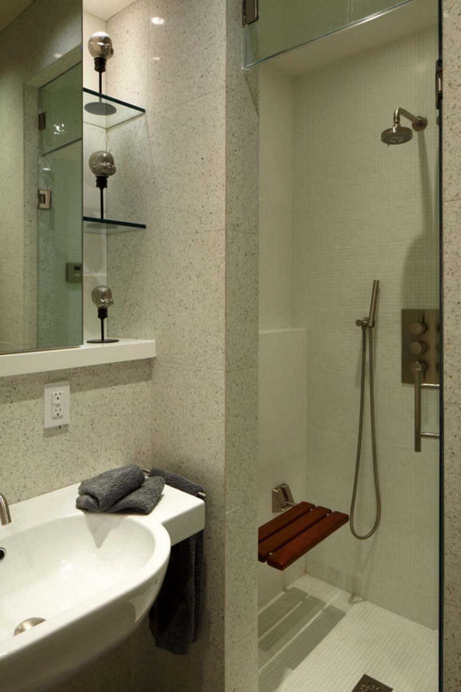 Душевая кабина из кафеля