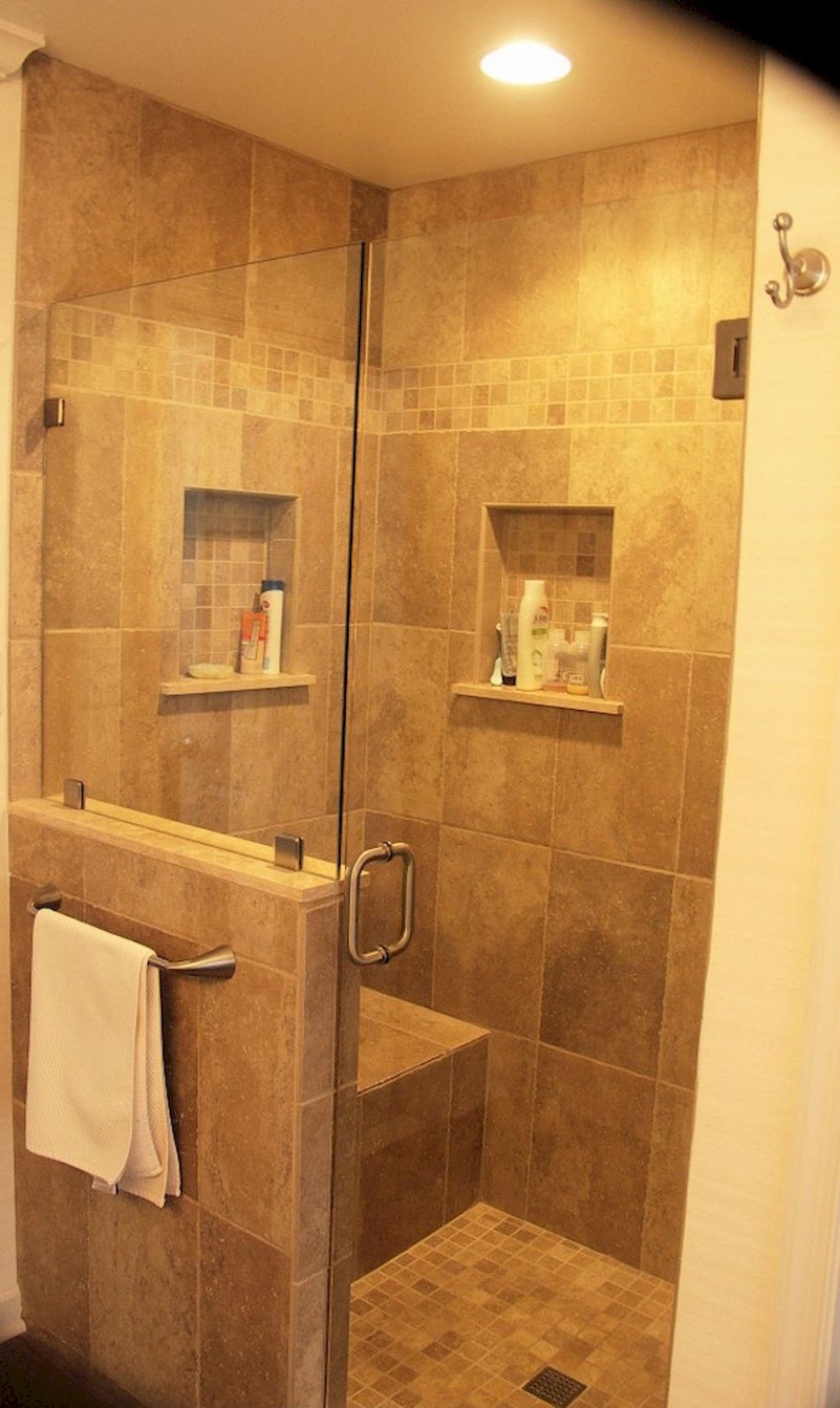 Маленькая ванная с душевым поддоном