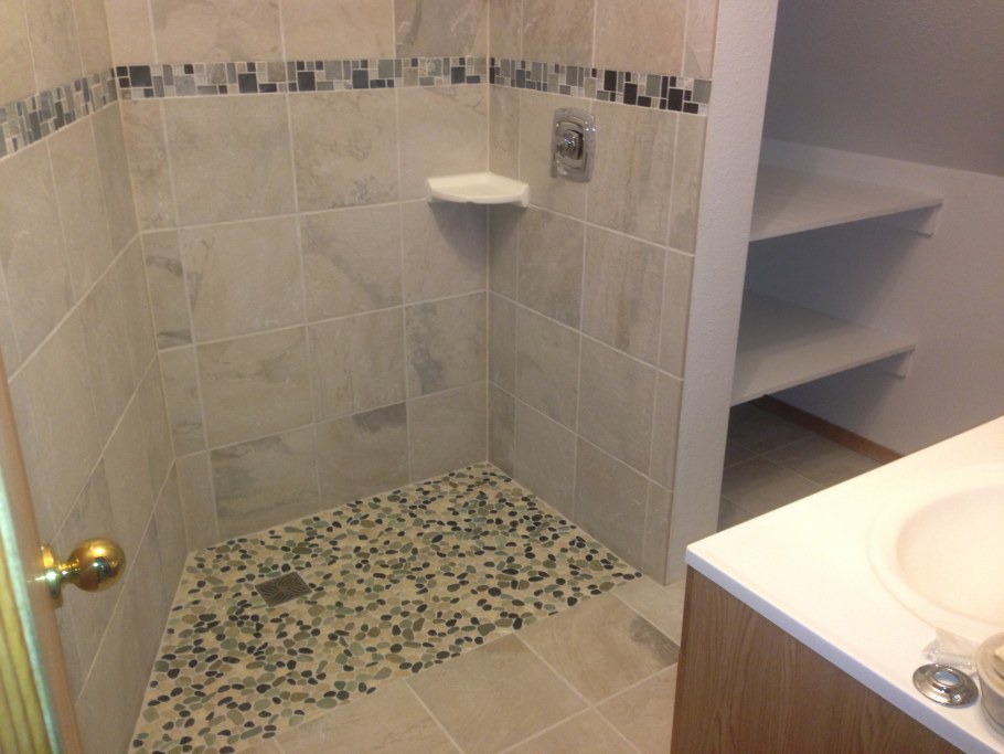 Ванна с поддоном из плитки