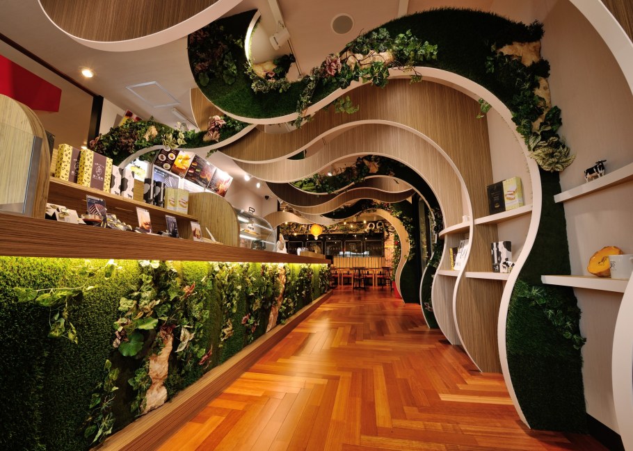 Растения в общественном интерьере