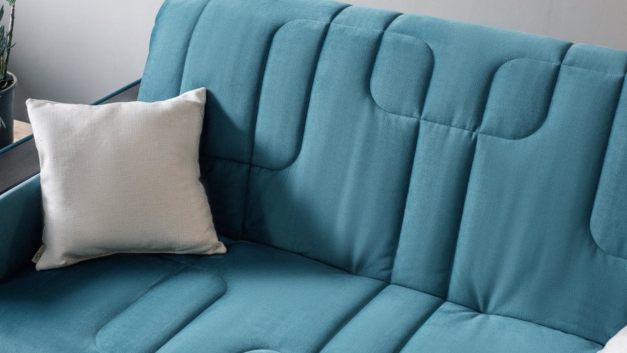 Серый диван в интерьере