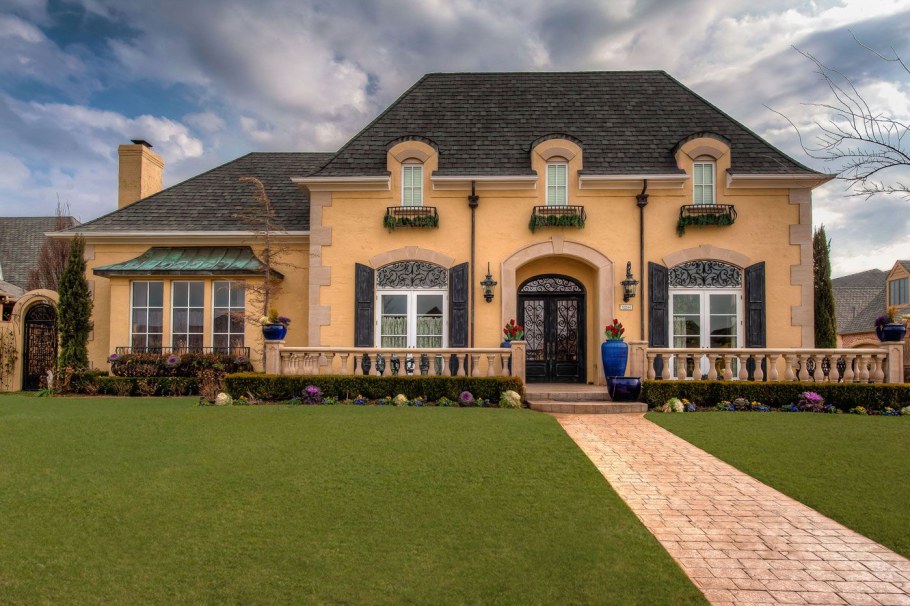 Дом в стиле Шато одноэтажный