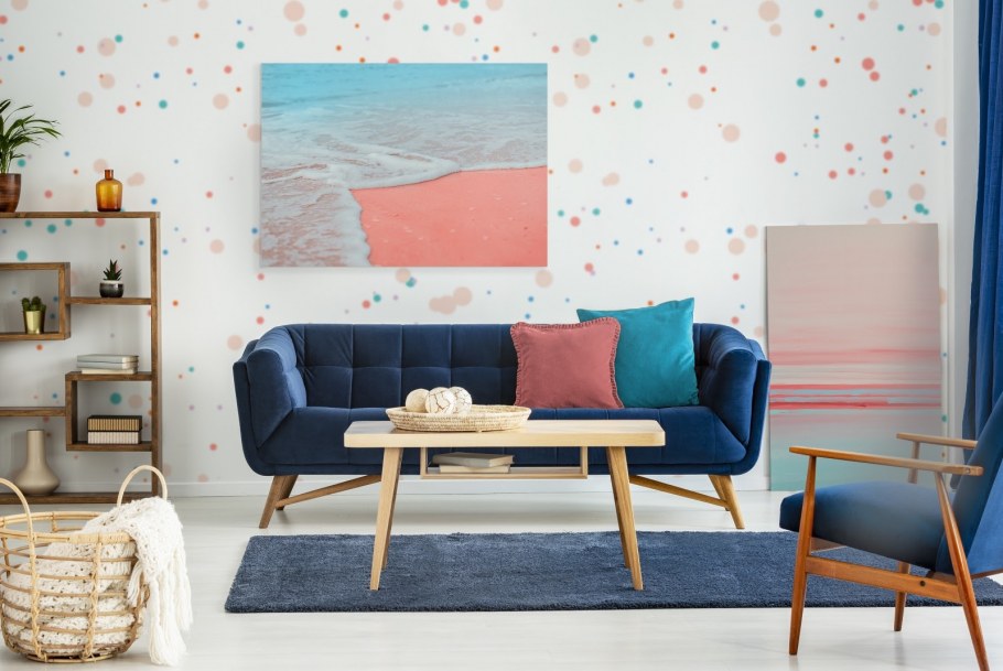 Сочетание синего и кораллового в интерьере