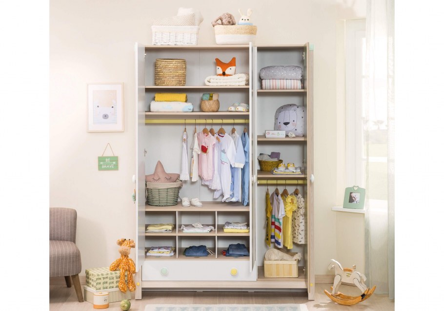 Шкаф трёхдверный Montes Cilek