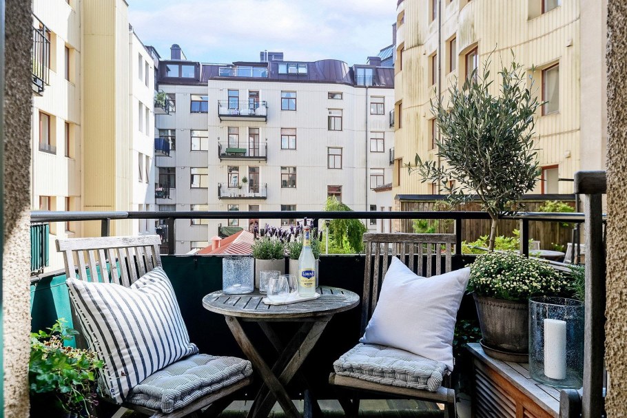 Уличный балкон