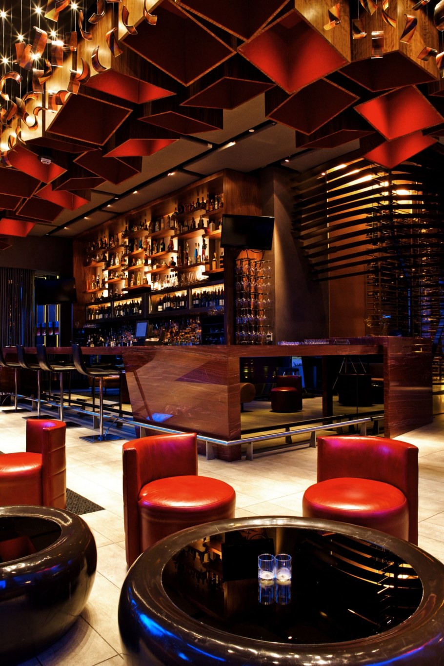 Кафе в темных тонах