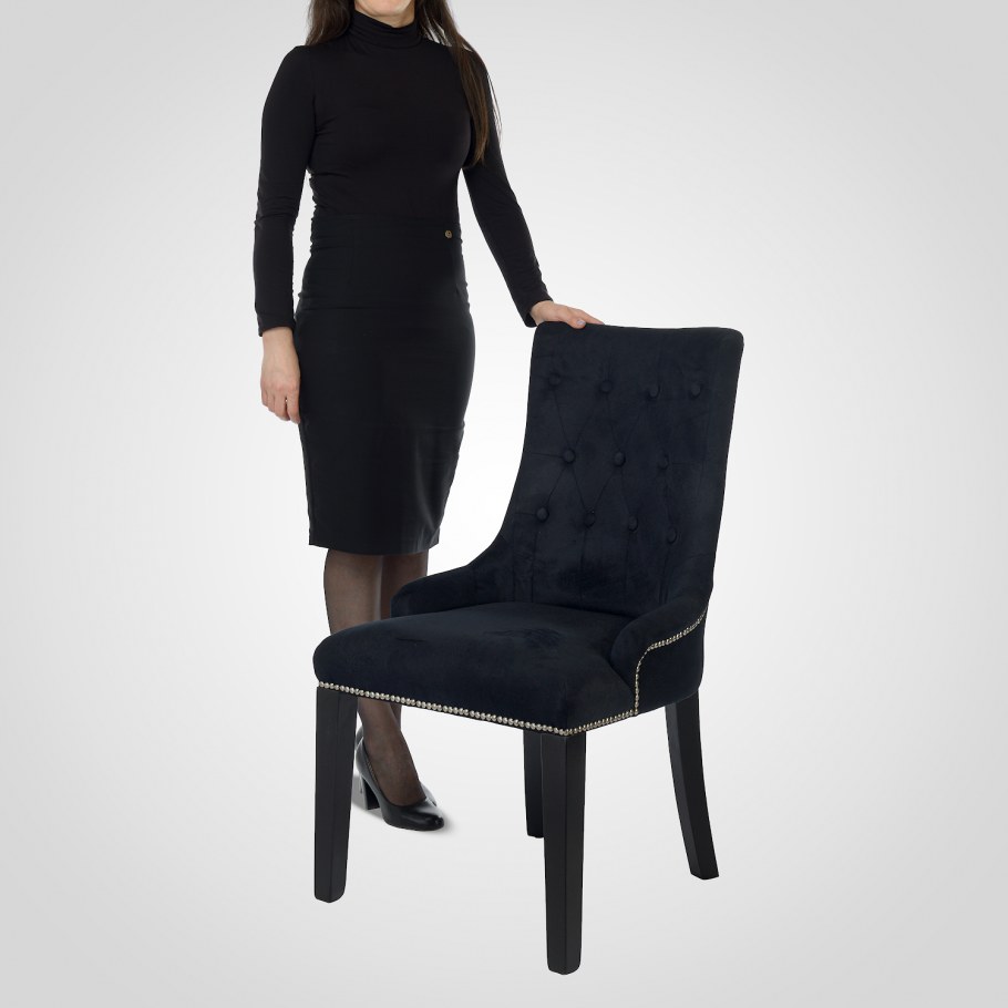 Черные бархатные стулья
