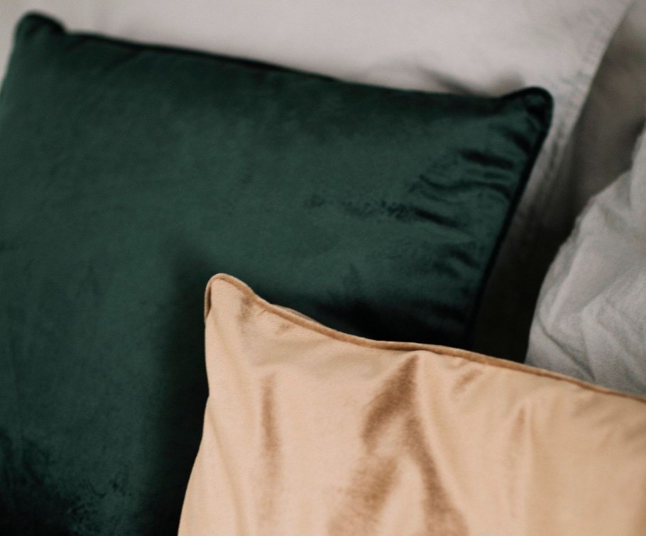 Бархатная подушка