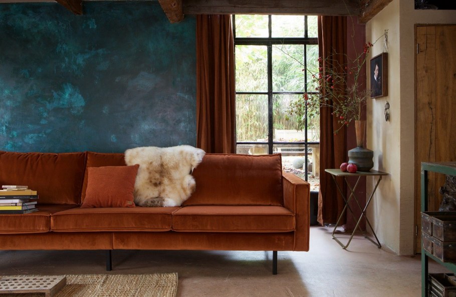 Терракотовый бархатный диван