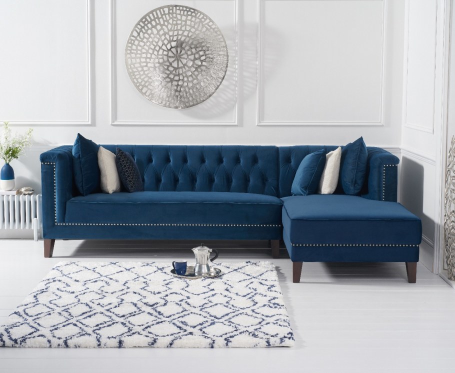 Серо-голубой диван бархатный