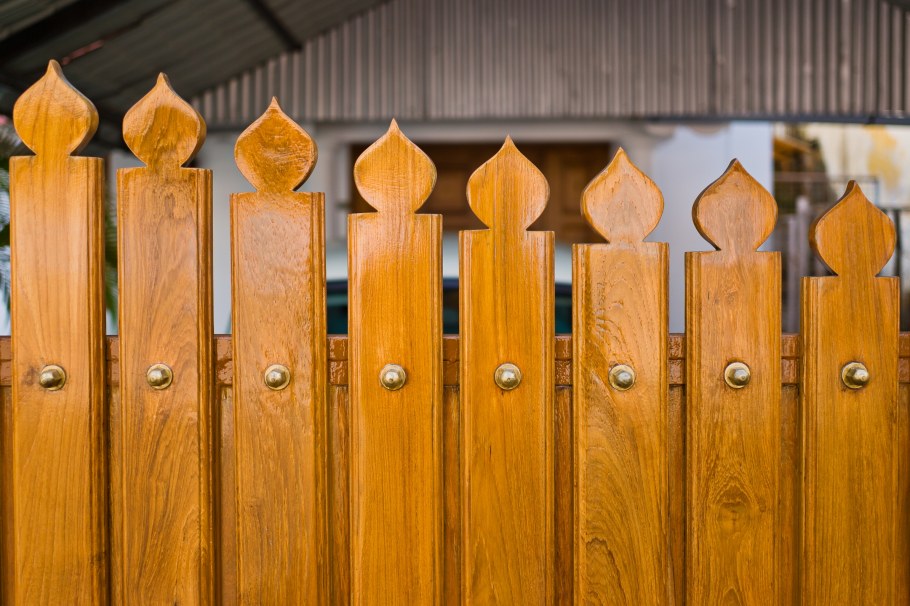 Резной металлический забор