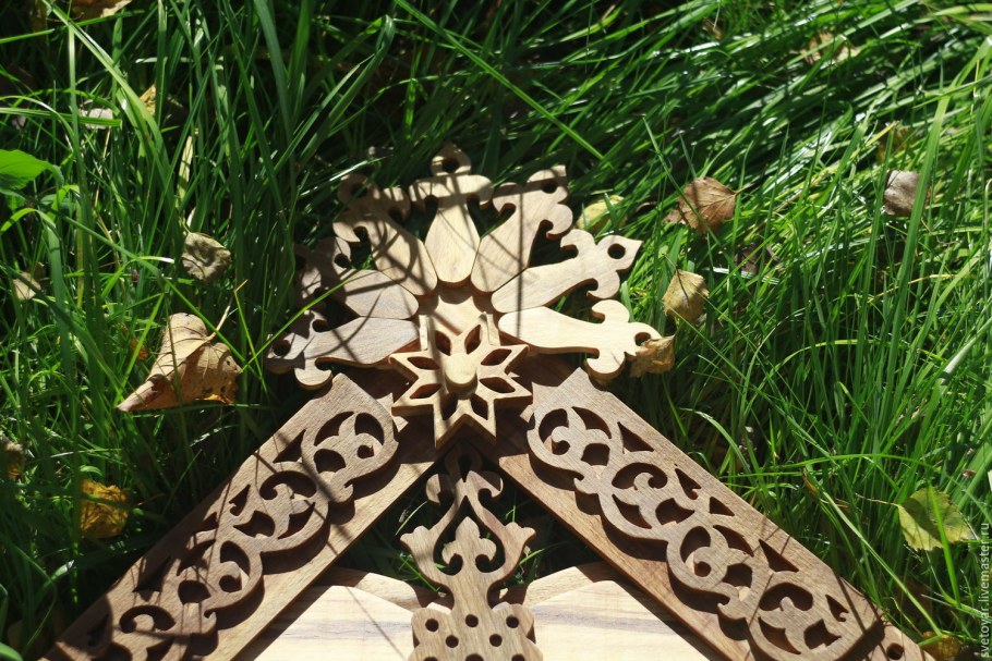 Резные деревянные ворота