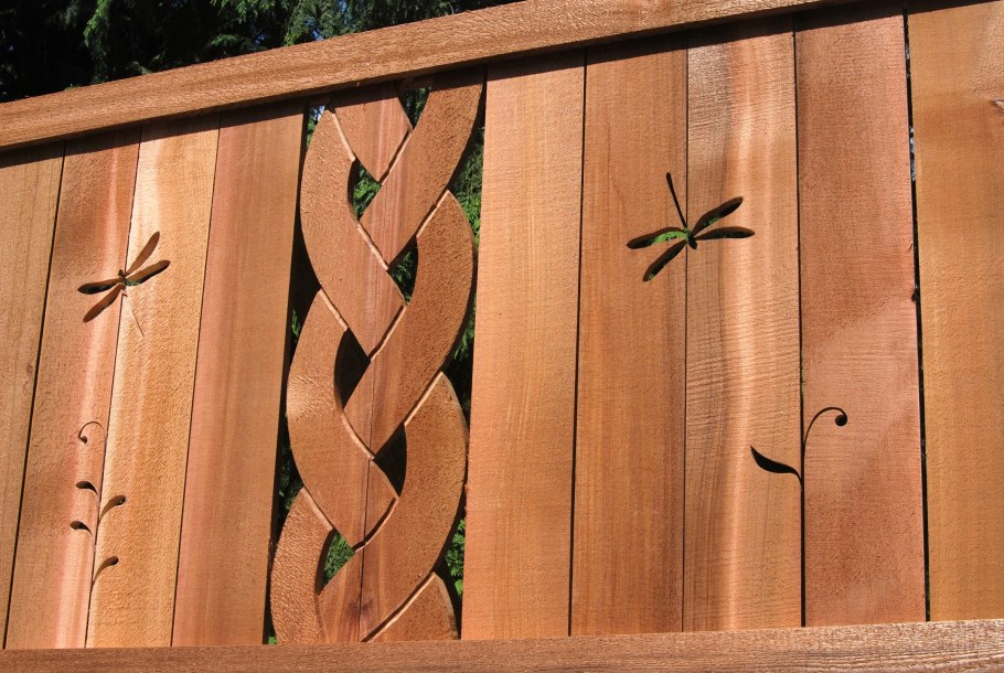 Красивый забор из штакетника