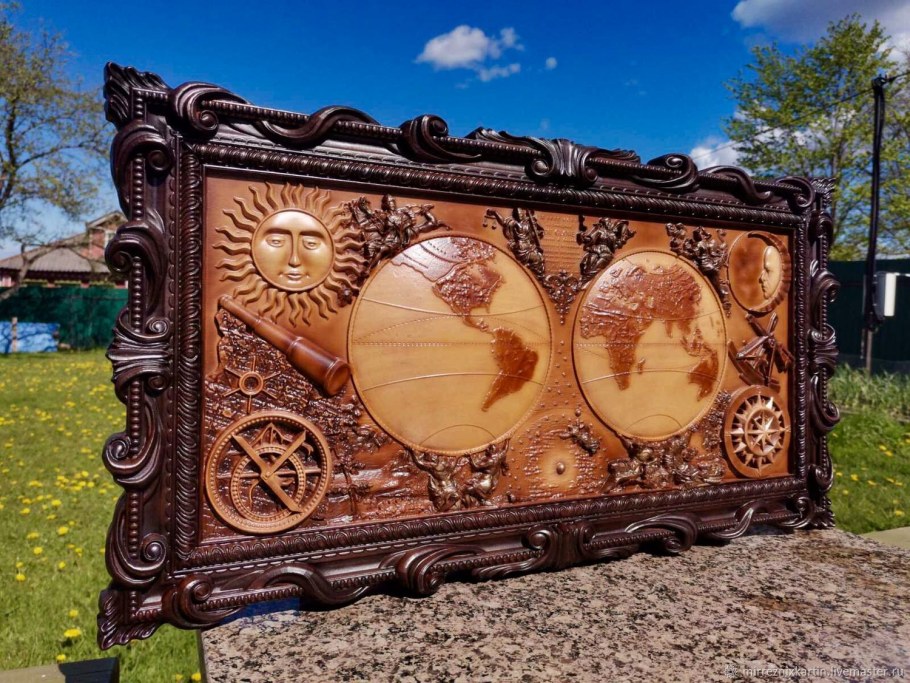 Резные деревянные столбы