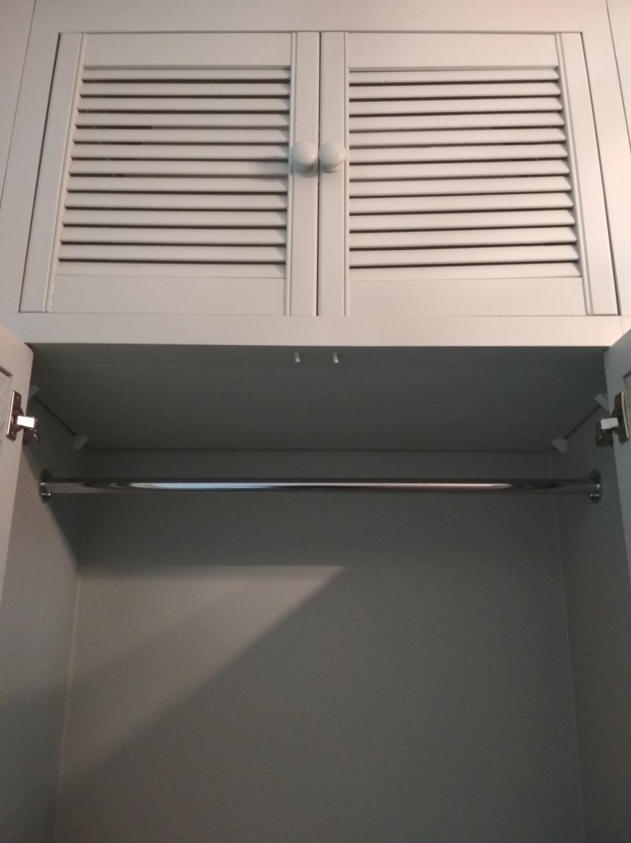 Распашные дверцы в нишу