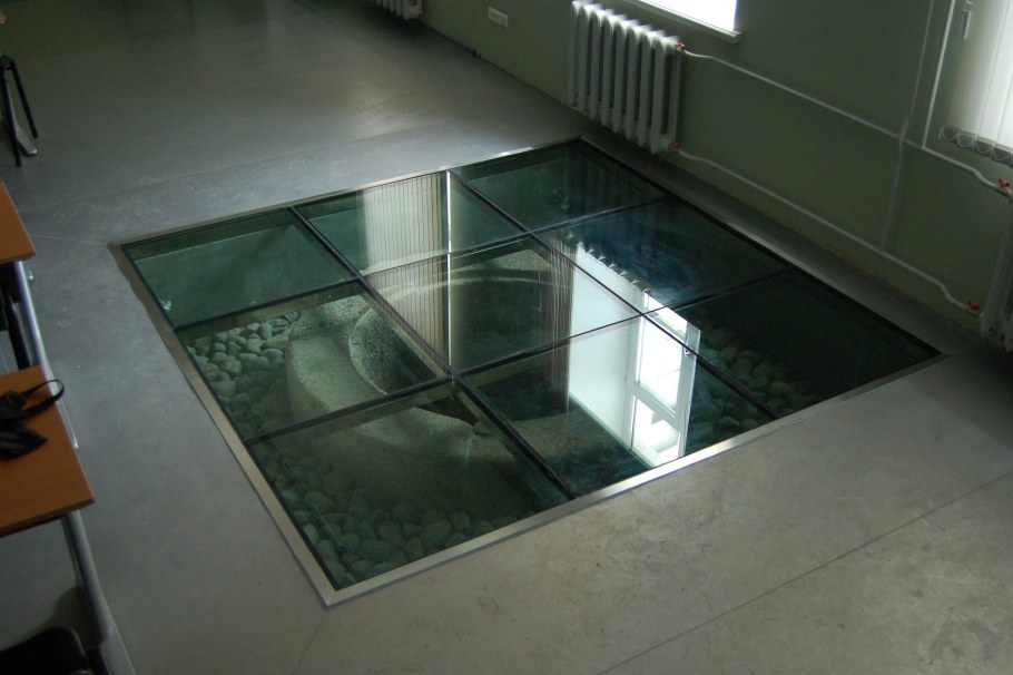 Стеклянный пол