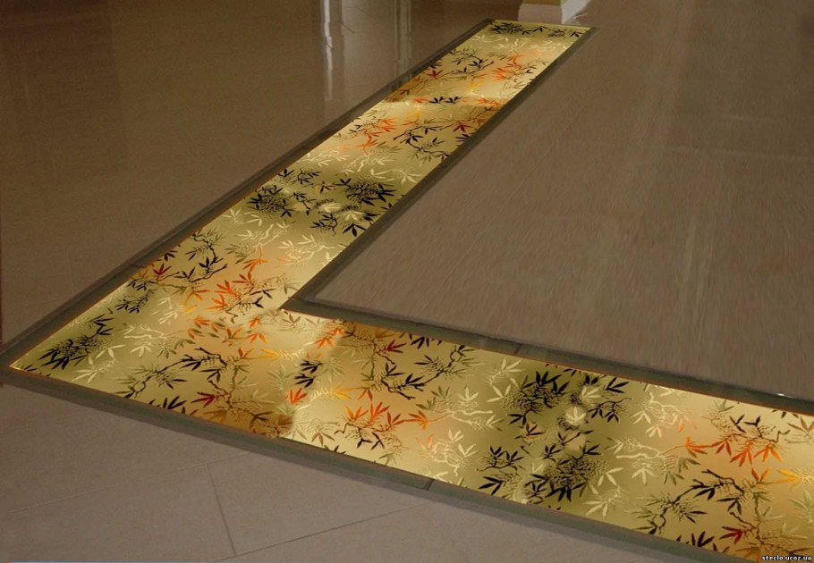 Стеклянные вставки в пол
