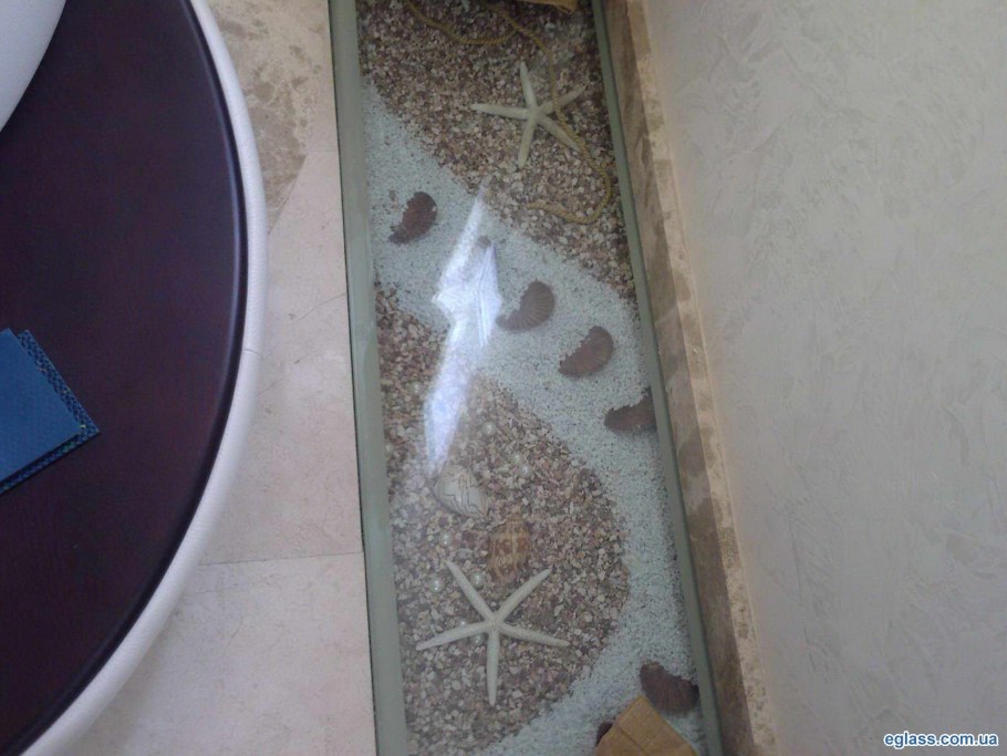 Аквариум в стене