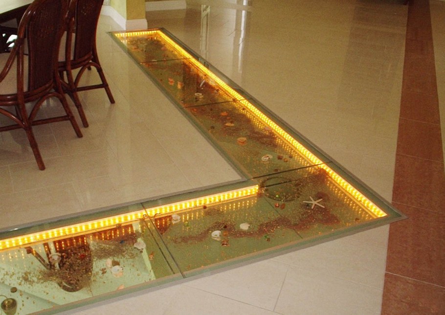 Стеклянный пол с подсветкой