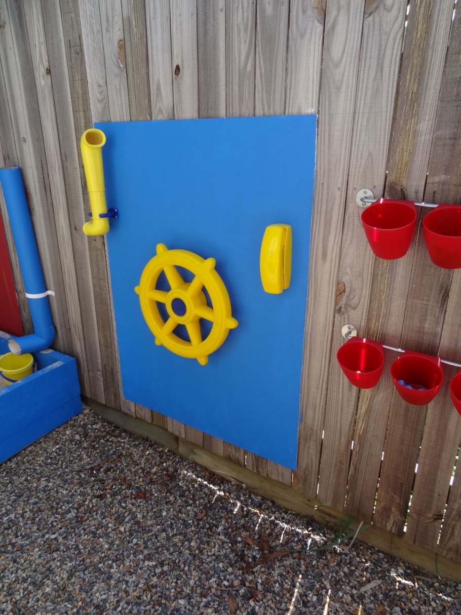 Постройки на участке детского сада