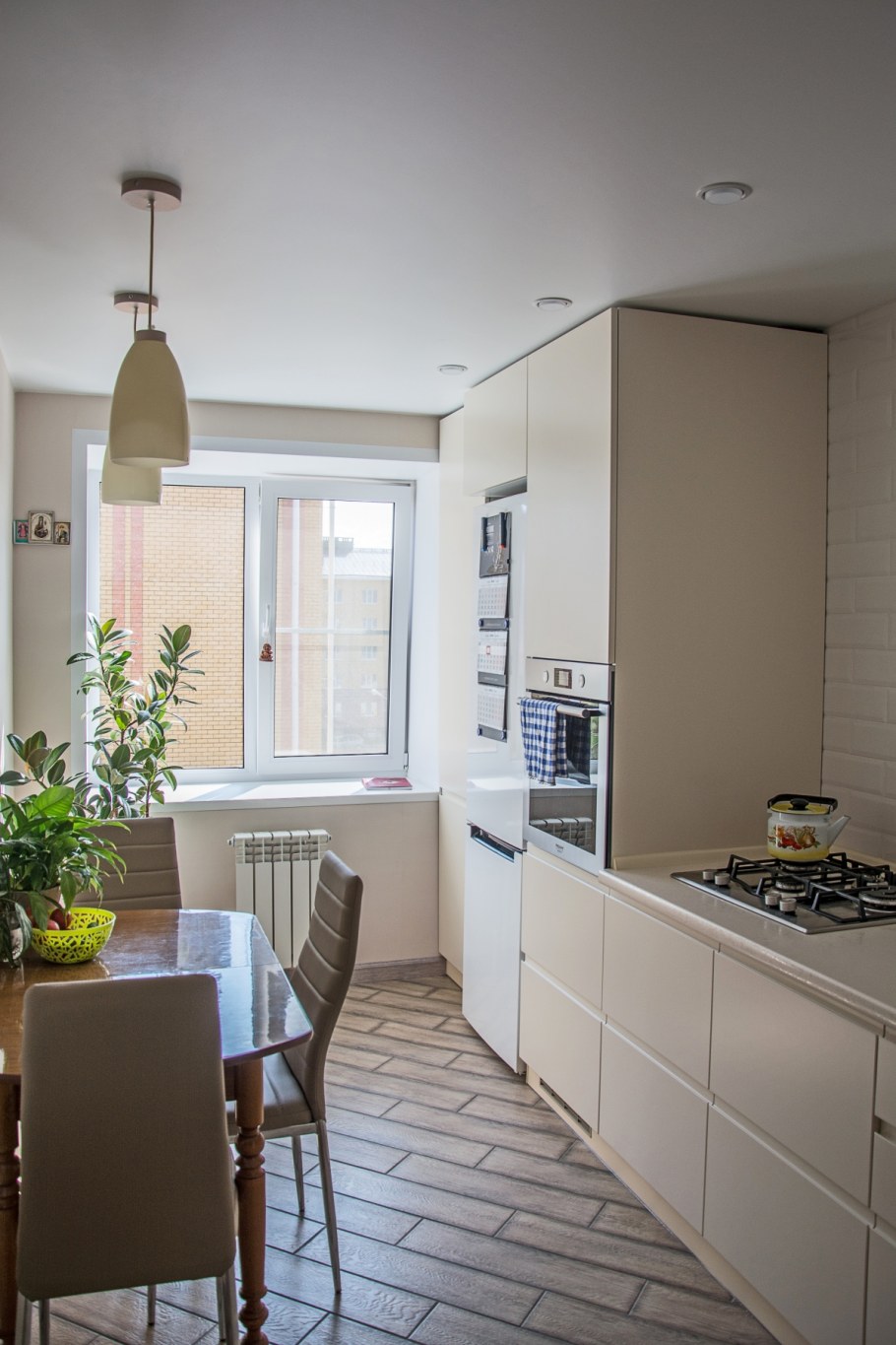 Бежевые кухни