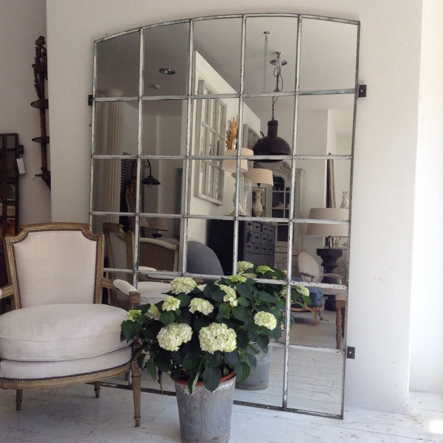 Зеркала в интерьере лофт