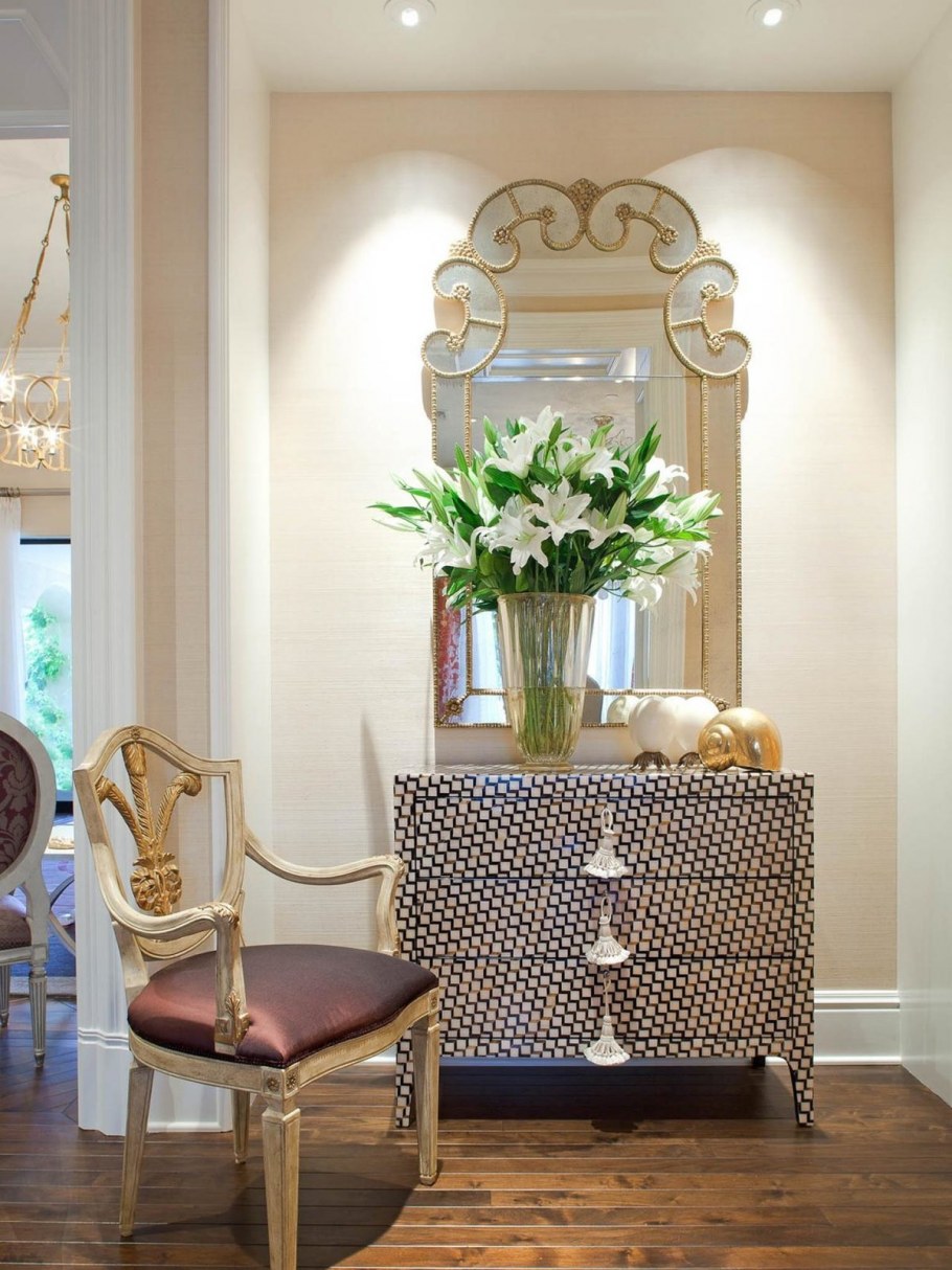 Зеркальный декор в прихожей