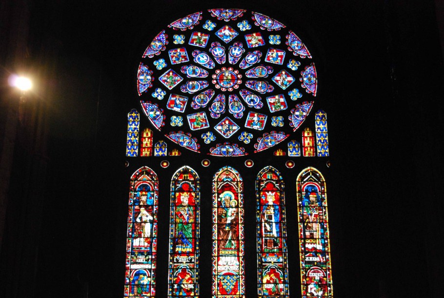 Романский витраж в монастыре Монтекассино