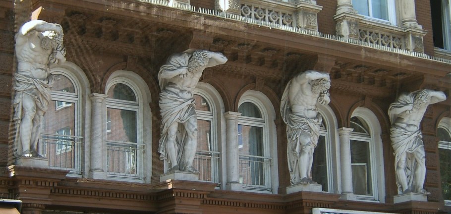 Статуи Атланты и кариатиды