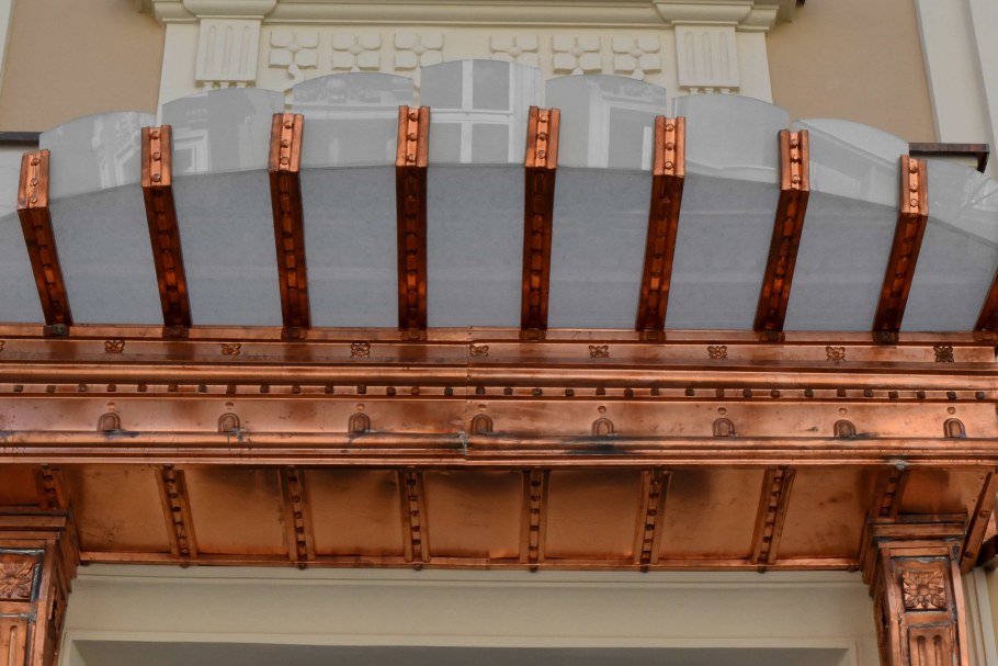 Медь декор фасада