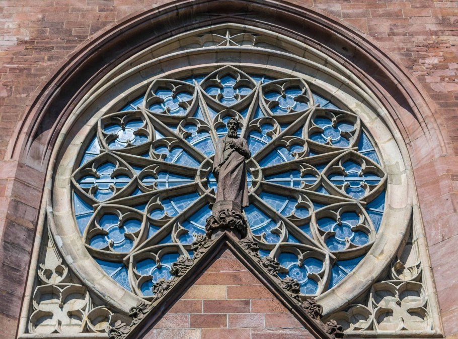 Стрельчатые окна Готика