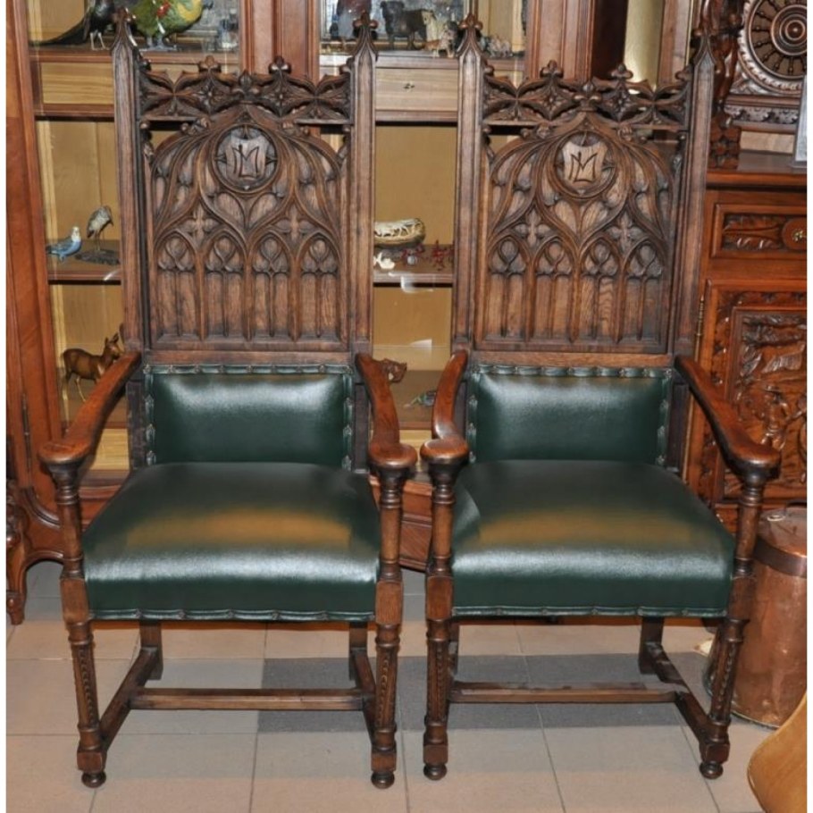 Кресло в стиле Готика