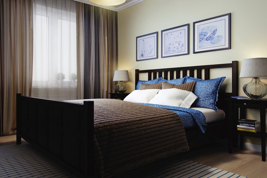 Спальня с темной кроватью