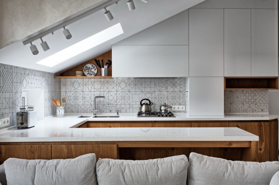 Кухня на мансардном этаже