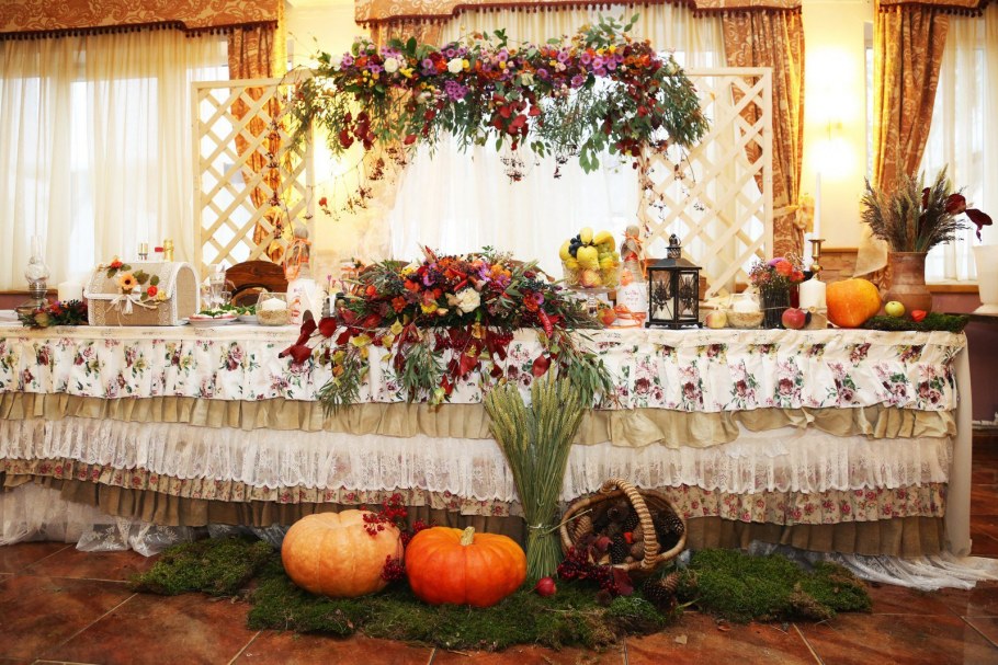 Стол в Славянском стиле