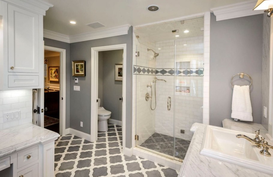 Санузел с душевой в современном классическом стиле