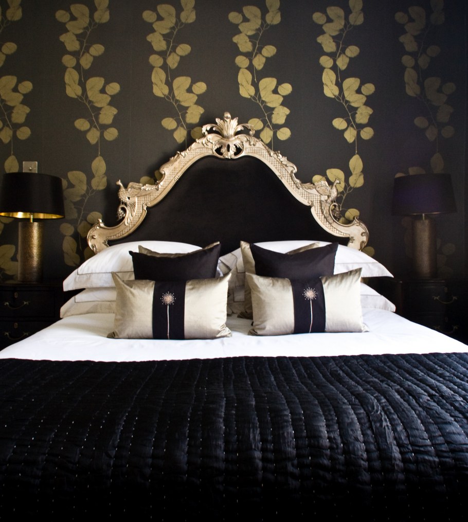 Спальня в черно золотых тонах